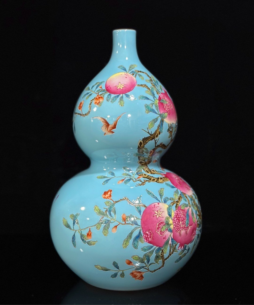 Qing Dynasty Yongzheng Enamel turquoise green glaze gourd bottle with pomegranate pattern