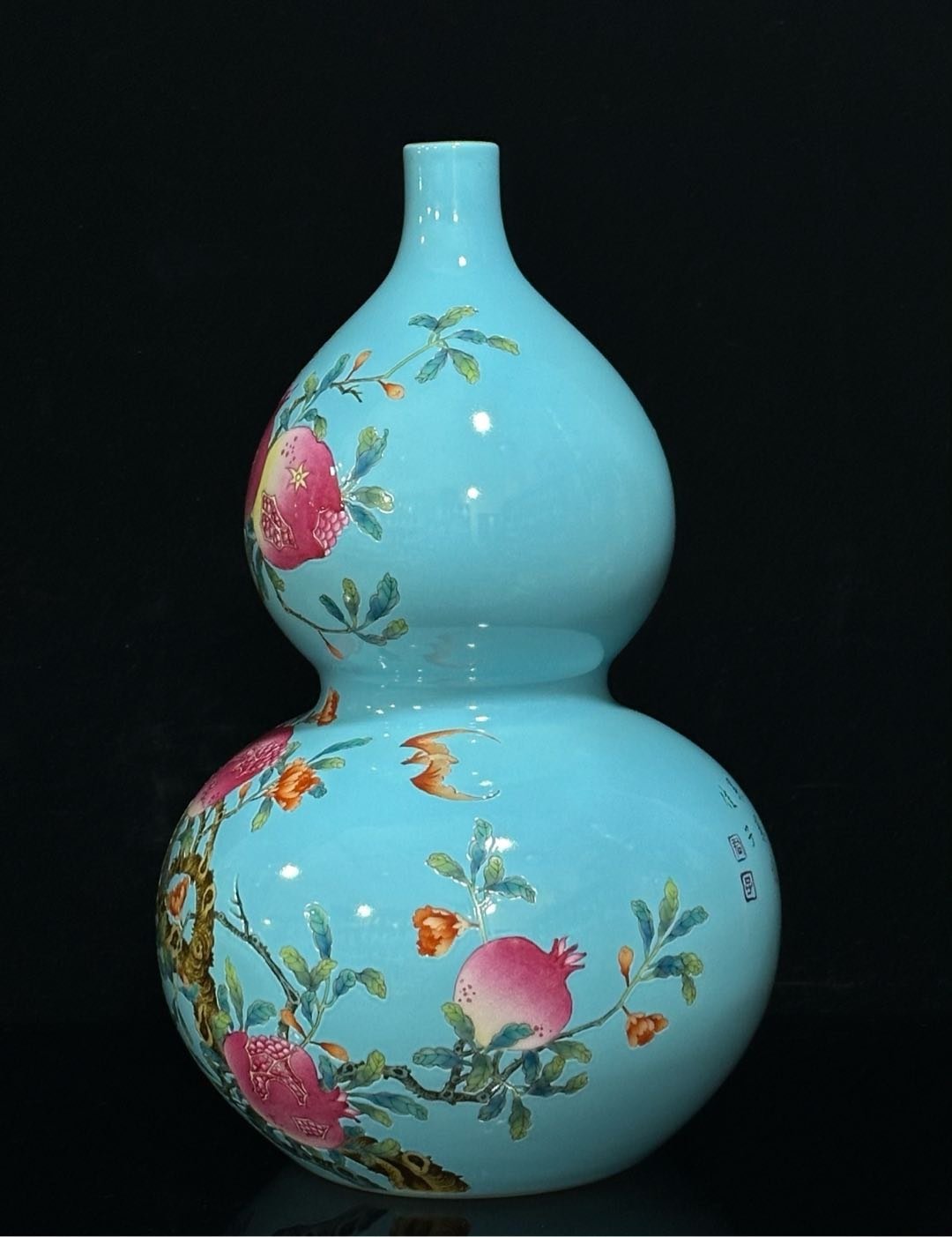 Qing Dynasty Yongzheng Enamel turquoise green glaze gourd bottle with pomegranate pattern