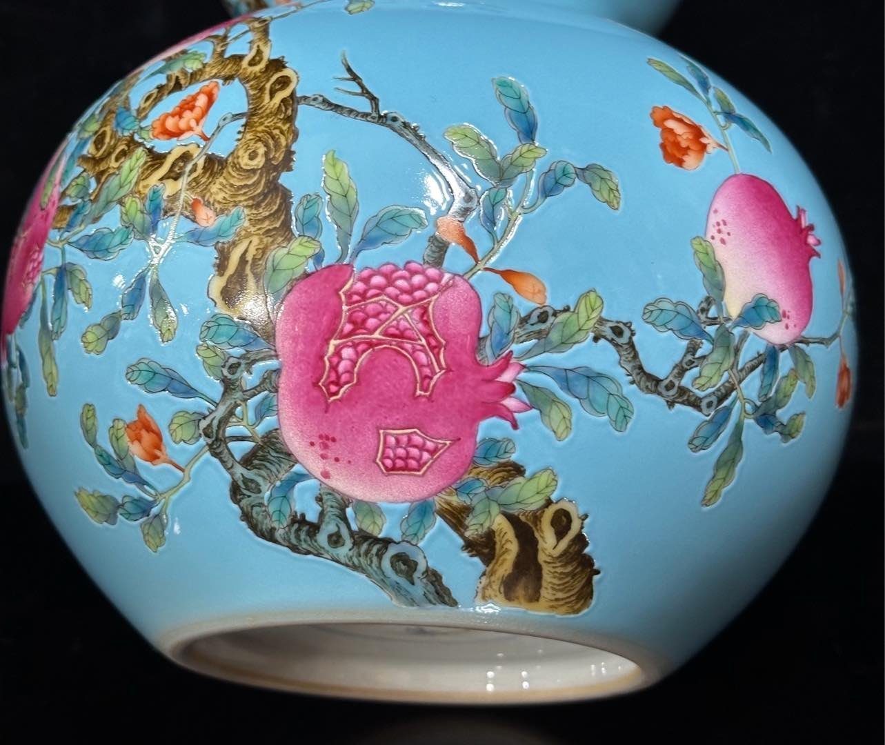 Qing Dynasty Yongzheng Enamel turquoise green glaze gourd bottle with pomegranate pattern