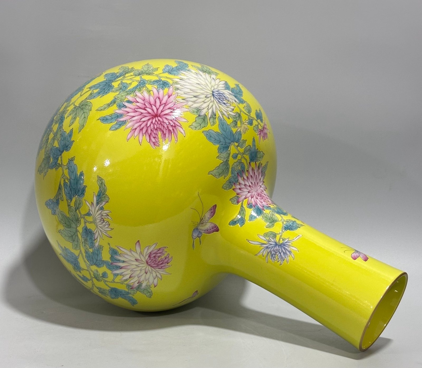 Qing Dynasty Yongzheng Enamel lemon yellow glaze celestial sphere vase with flower and bird patterns