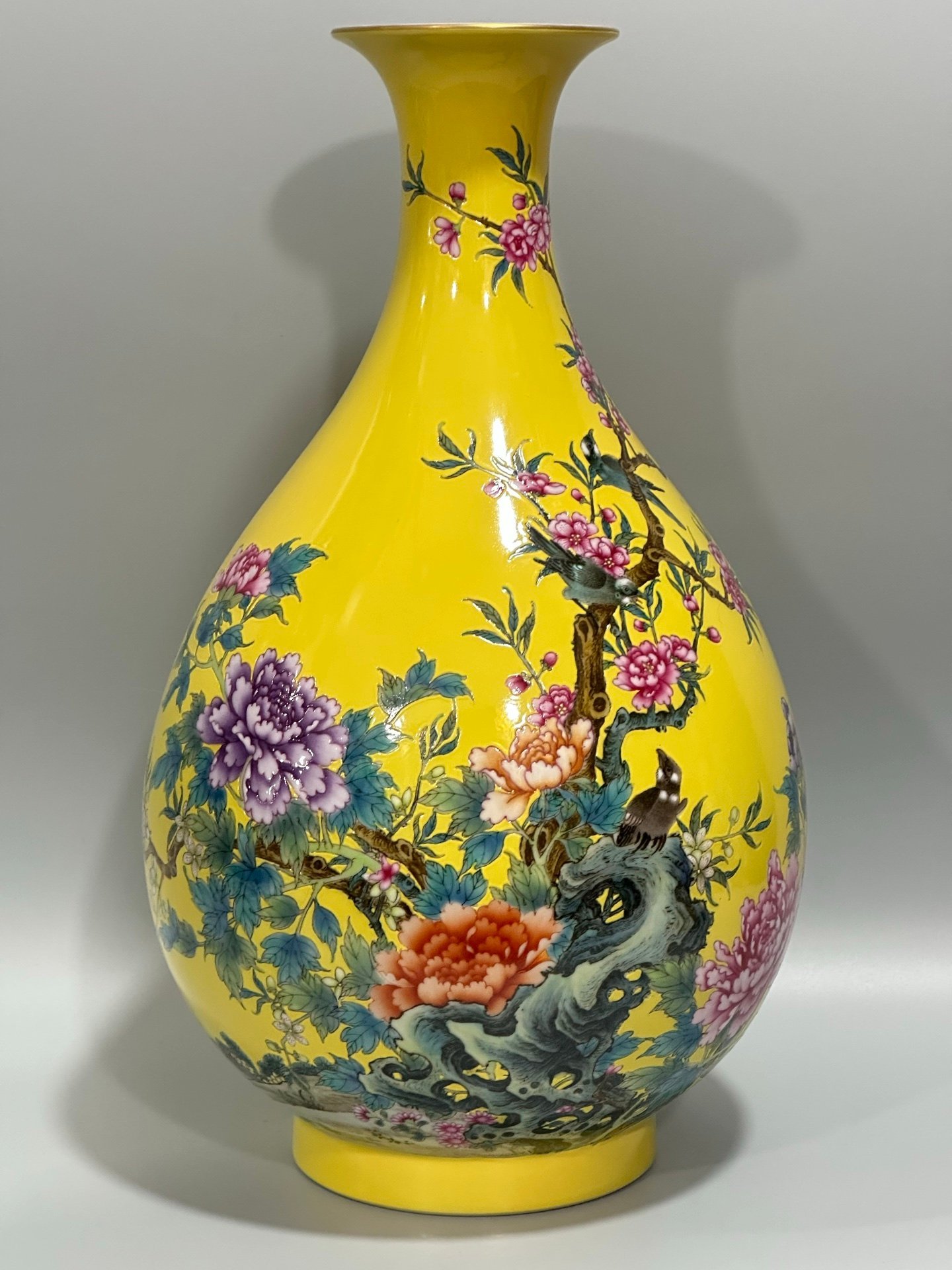 Qing Dynasty Yongzheng Enamel lemon yellow glaze jade pot spring vase with flowers and birds