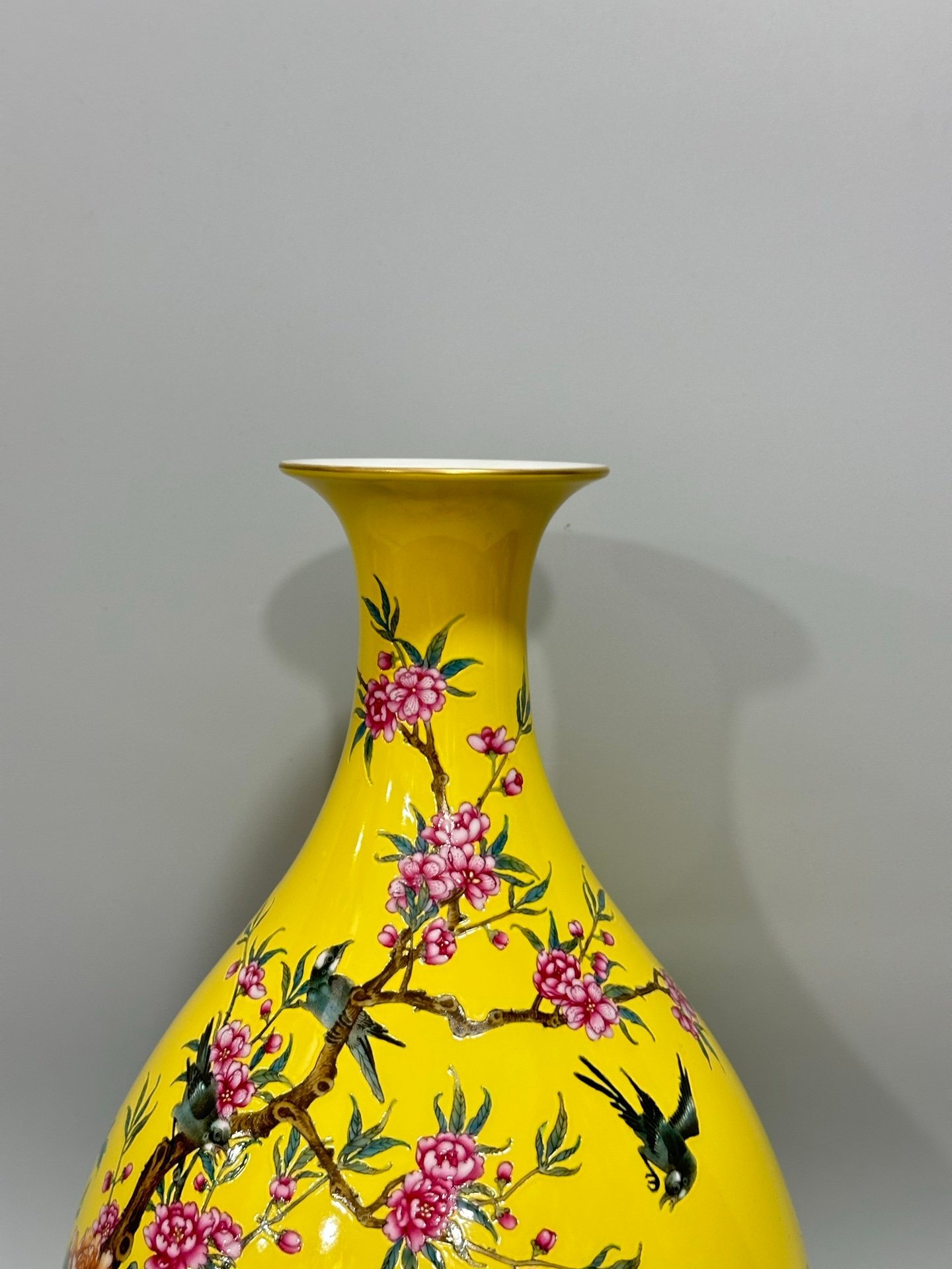 Qing Dynasty Yongzheng Enamel lemon yellow glaze jade pot spring vase with flowers and birds