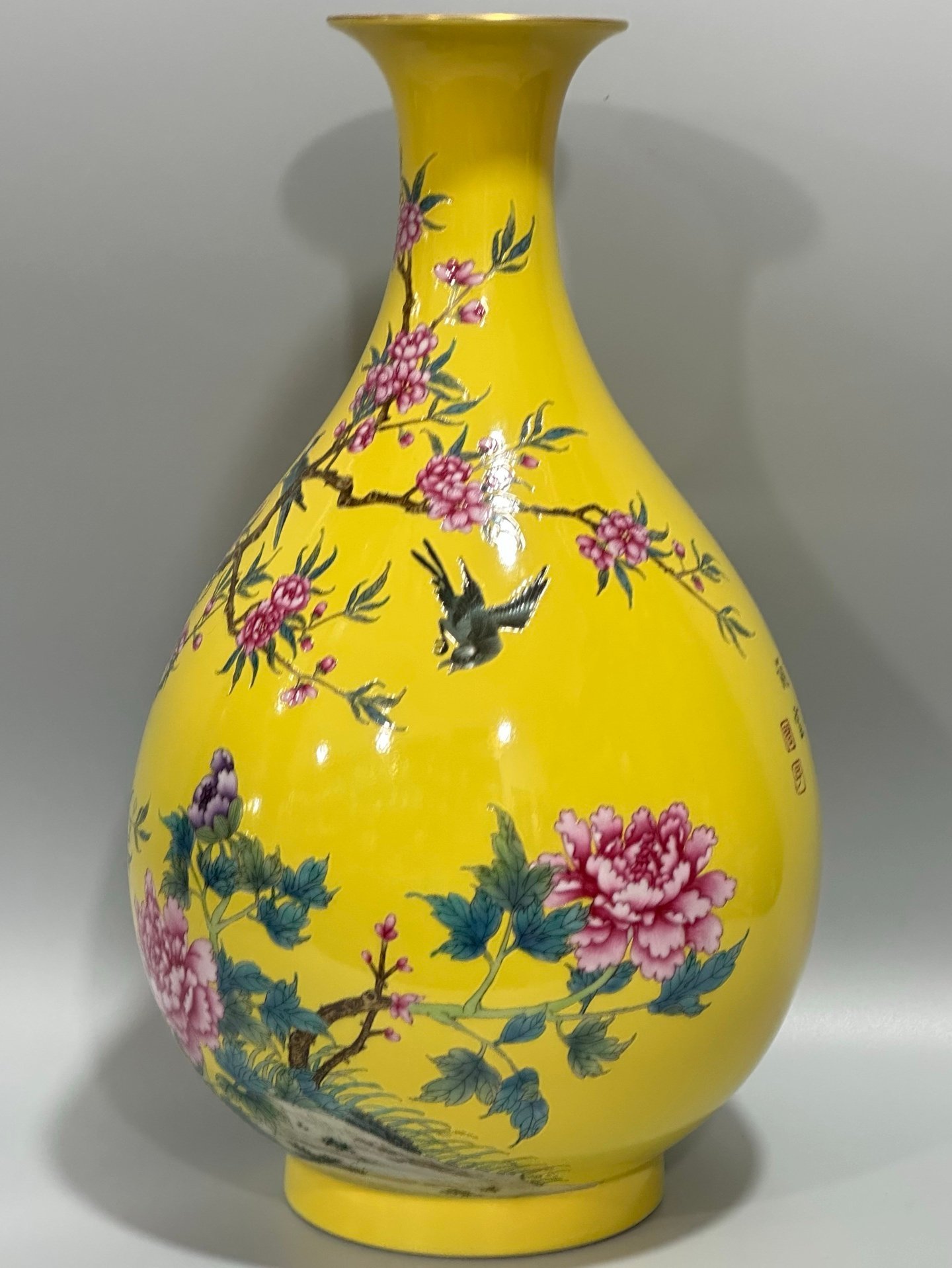 Qing Dynasty Yongzheng Enamel lemon yellow glaze jade pot spring vase with flowers and birds
