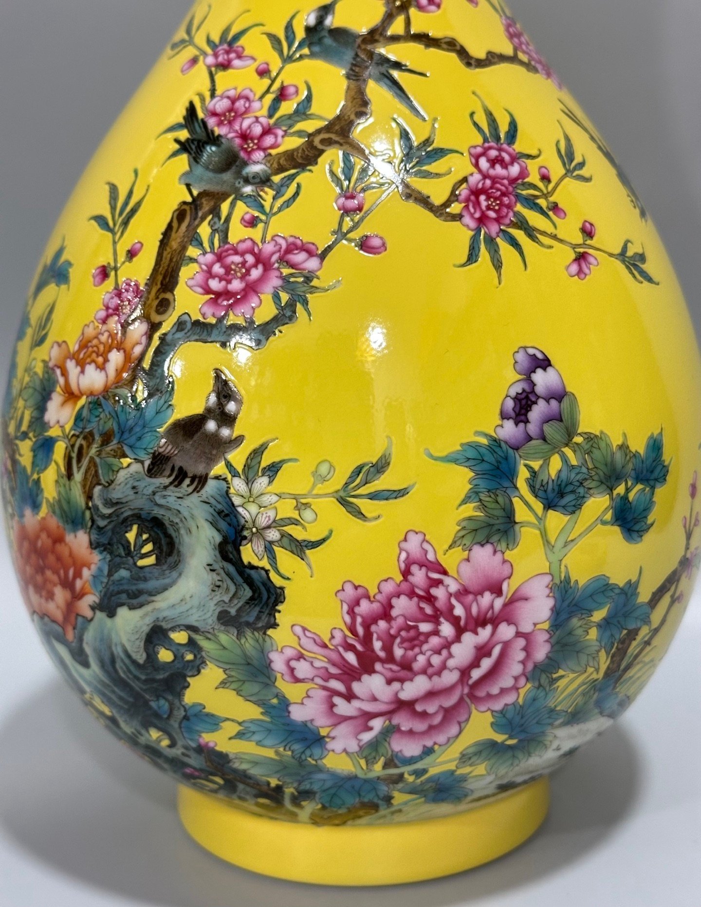 Qing Dynasty Yongzheng Enamel lemon yellow glaze jade pot spring vase with flowers and birds