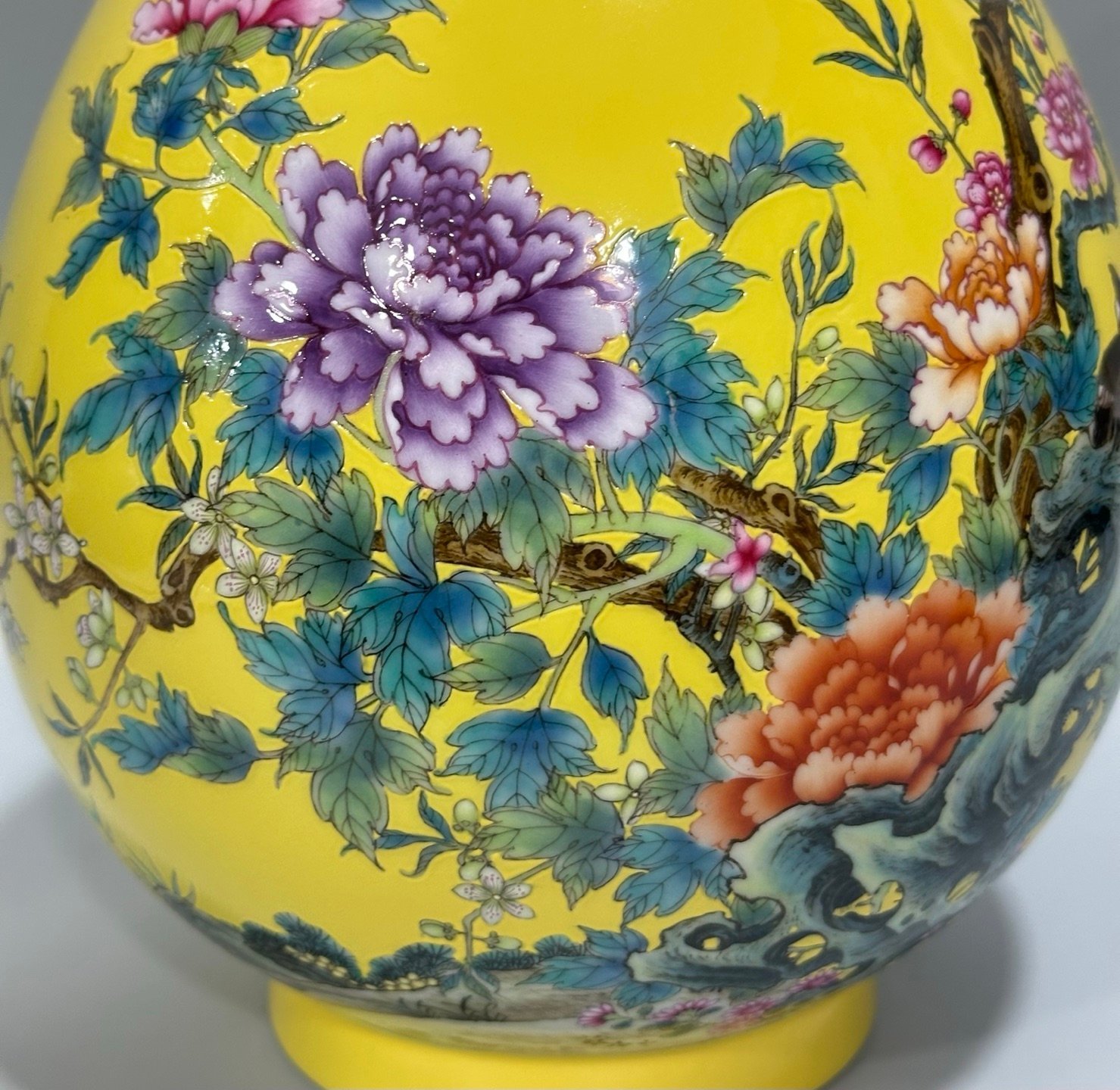 Qing Dynasty Yongzheng Enamel lemon yellow glaze jade pot spring vase with flowers and birds