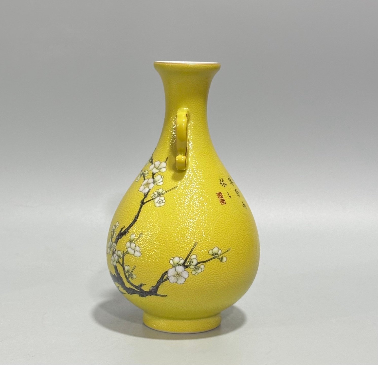 Qing Dynasty Yongzheng Enamel lemon yellow glaze orbital plum and bamboo pattern amphora
