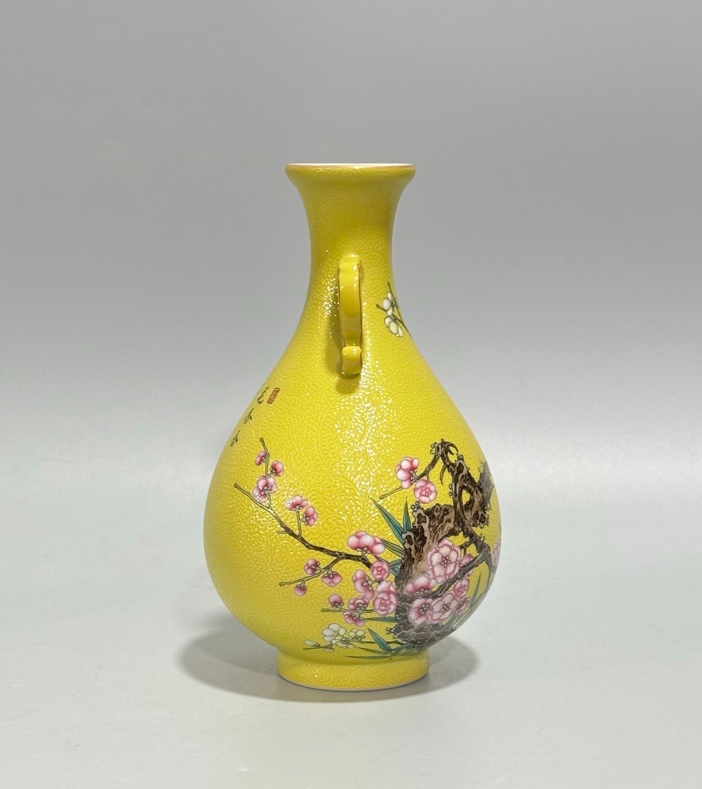 Qing Dynasty Yongzheng Enamel lemon yellow glaze orbital plum and bamboo pattern amphora