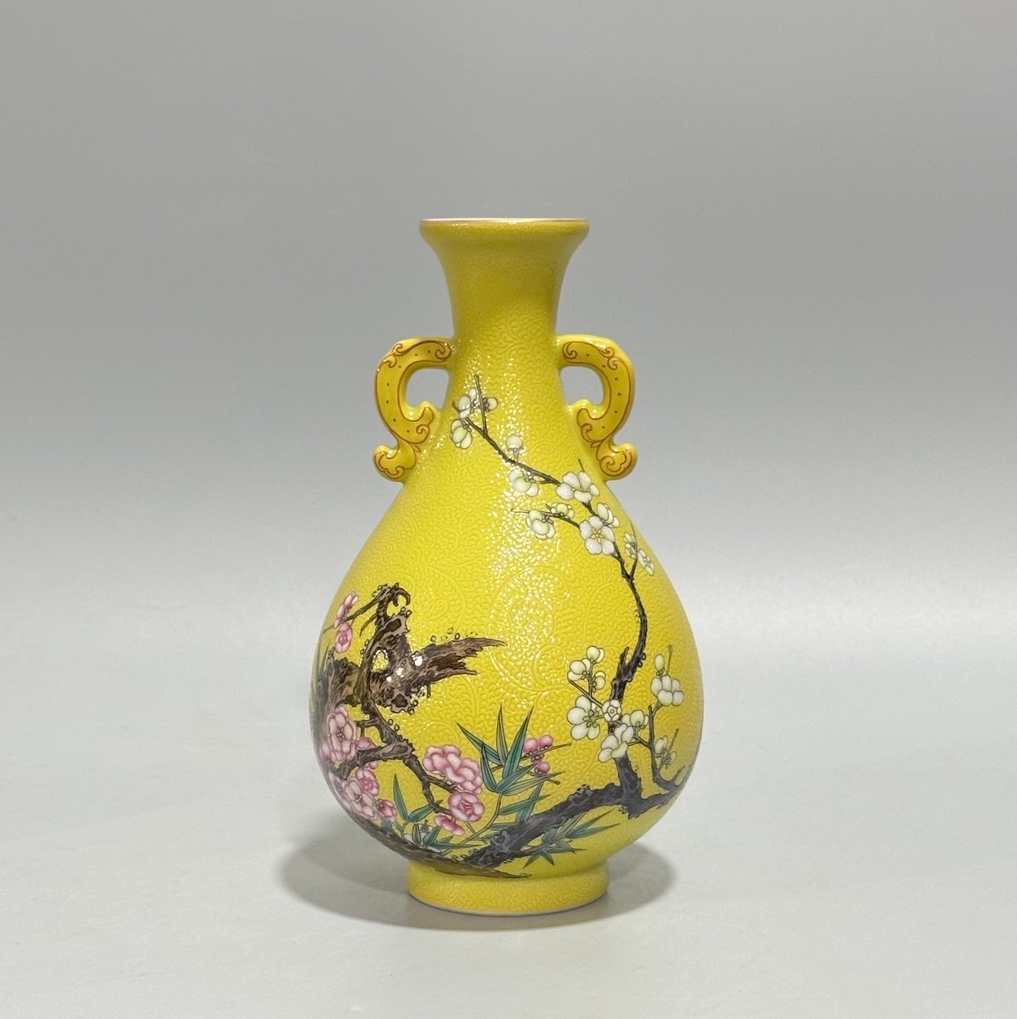 Qing Dynasty Yongzheng Enamel lemon yellow glaze orbital plum and bamboo pattern amphora
