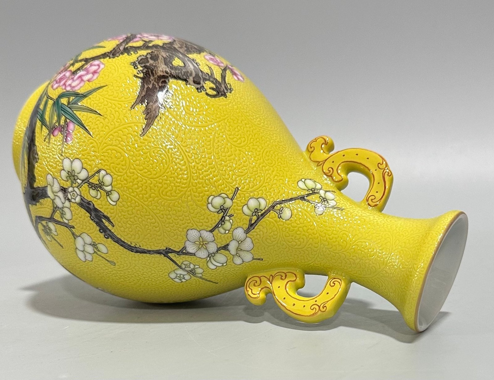 Qing Dynasty Yongzheng Enamel lemon yellow glaze orbital plum and bamboo pattern amphora