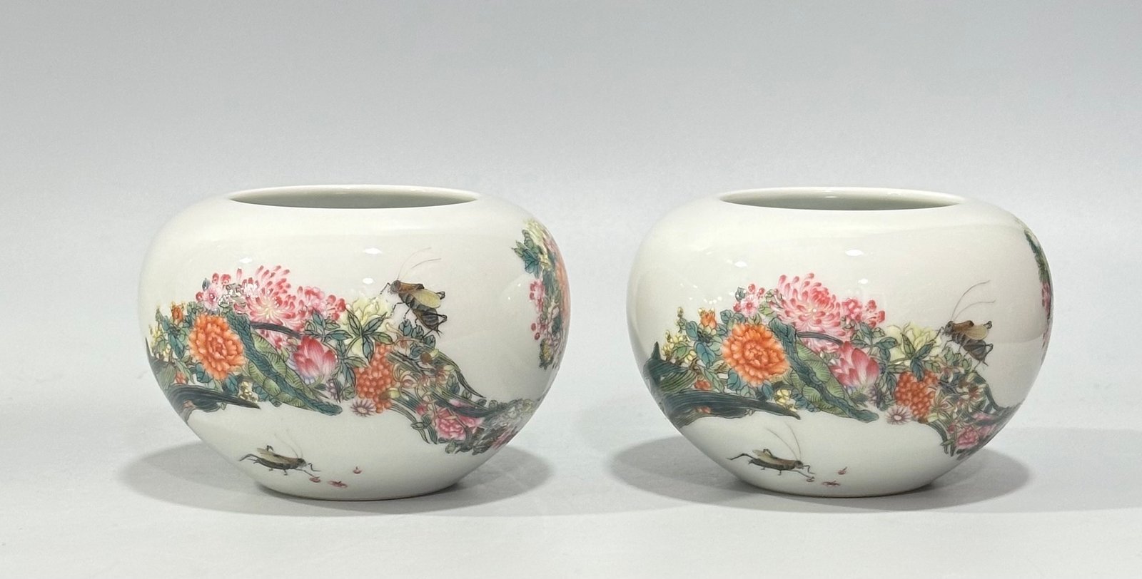 Qing Dynasty Yongzheng Enamel ganoderma lucidum flower insect pattern apple statue