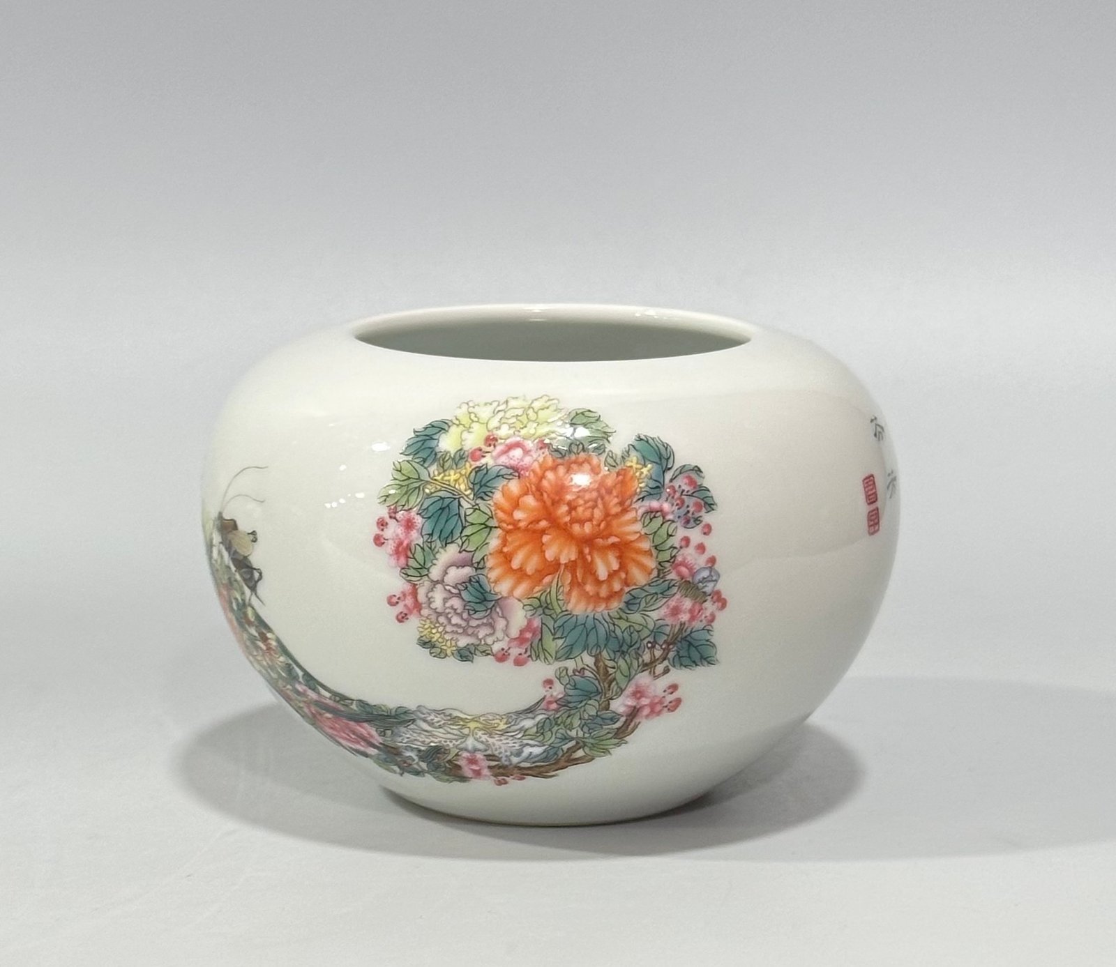 Qing Dynasty Yongzheng Enamel ganoderma lucidum flower insect pattern apple statue