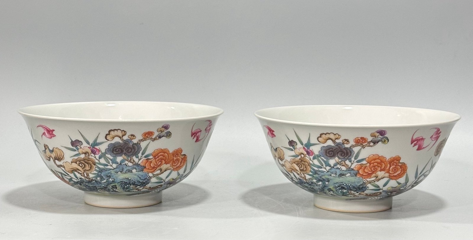 Qing Dynasty Yongzheng Enamel Ganoderma bat pattern bowl