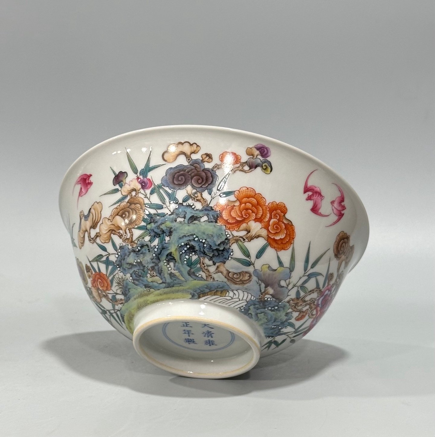 Qing Dynasty Yongzheng Enamel Ganoderma bat pattern bowl