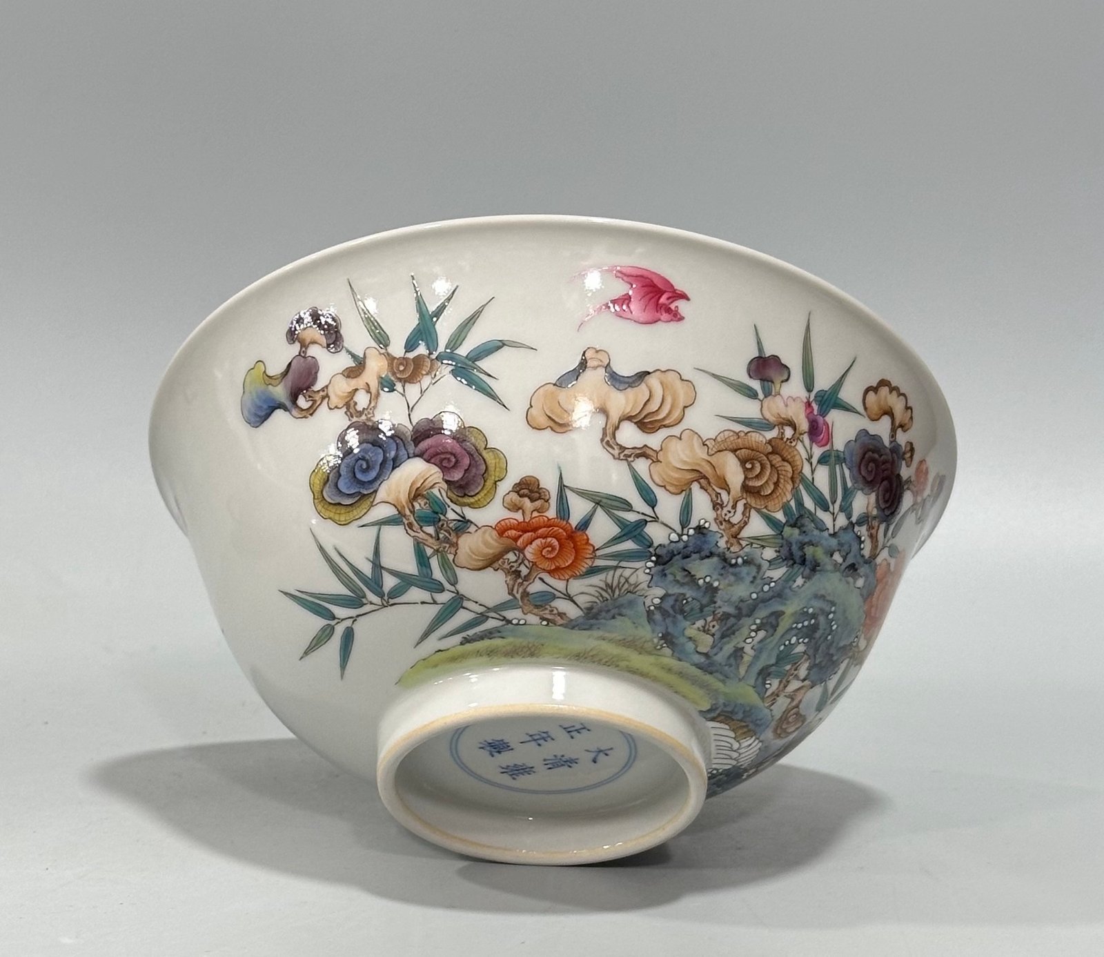 Qing Dynasty Yongzheng Enamel Ganoderma bat pattern bowl