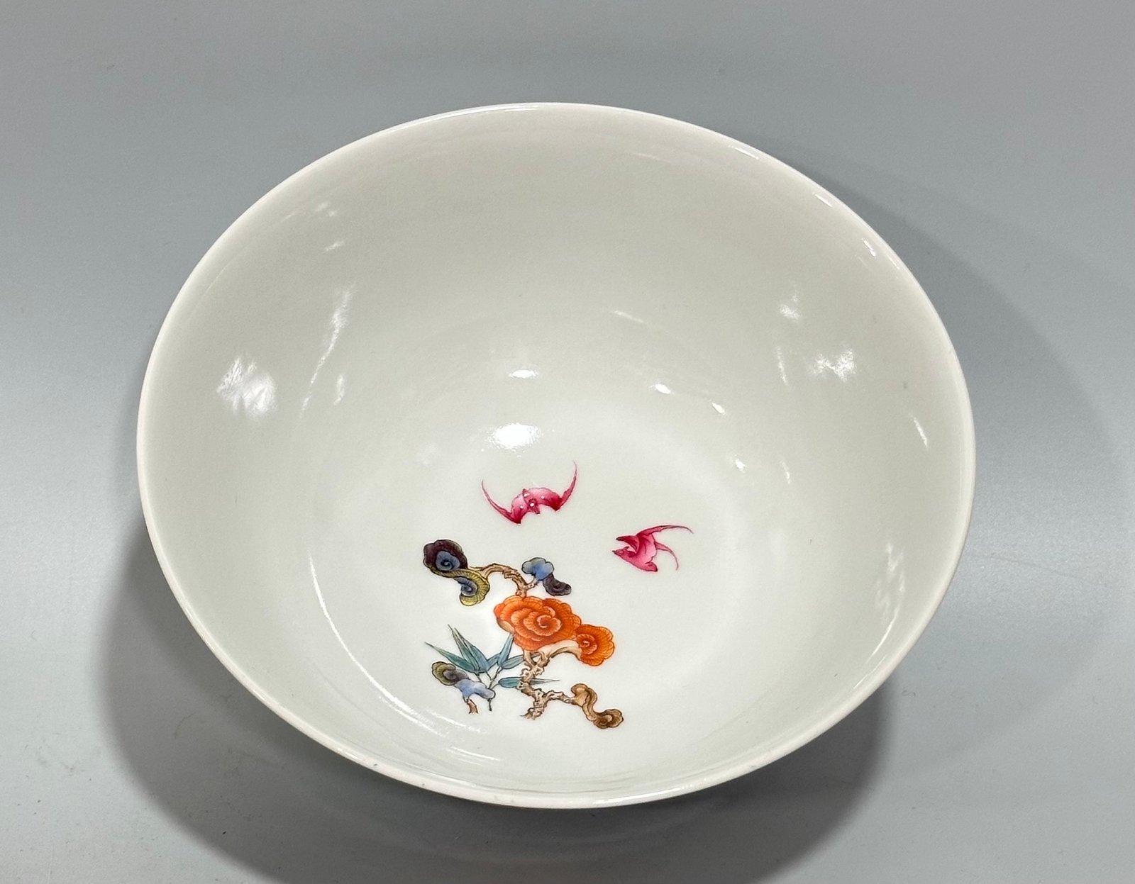 Qing Dynasty Yongzheng Enamel Ganoderma bat pattern bowl