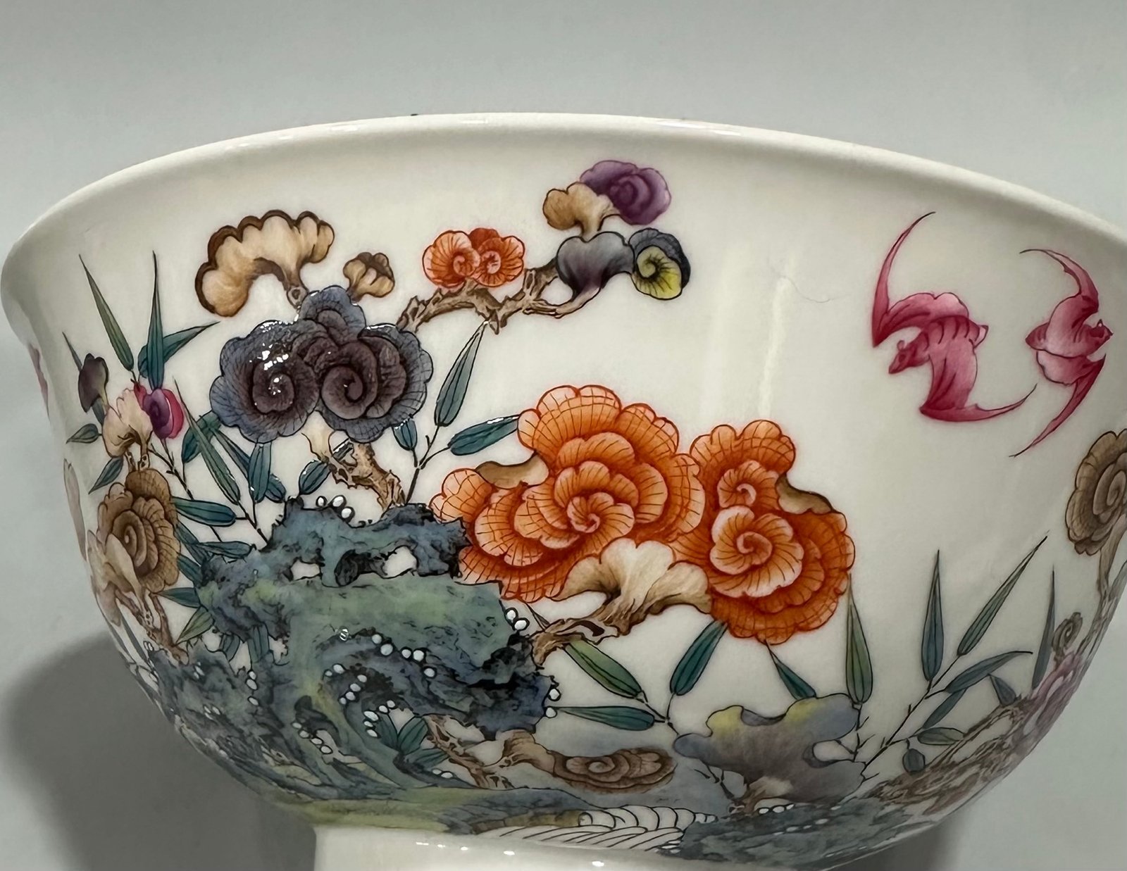 Qing Dynasty Yongzheng Enamel Ganoderma bat pattern bowl
