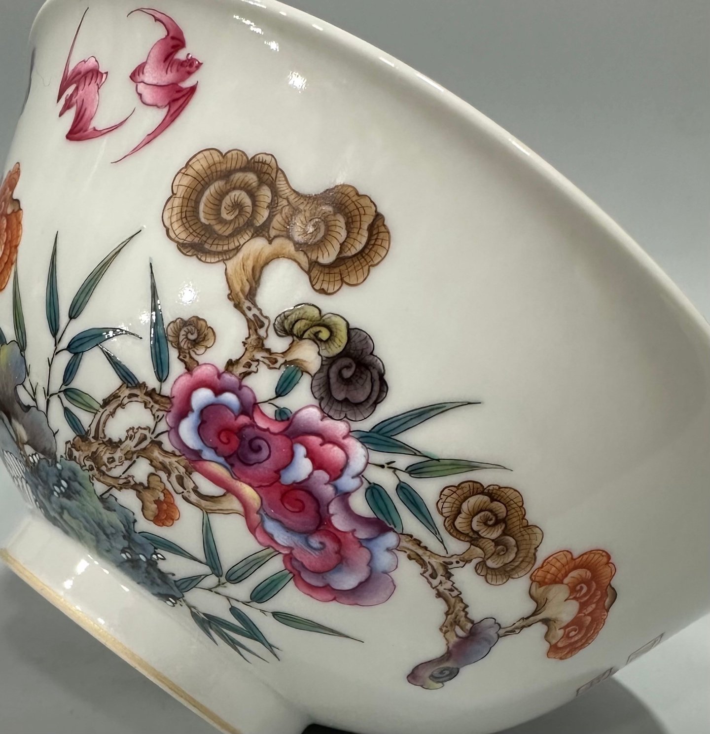 Qing Dynasty Yongzheng Enamel Ganoderma bat pattern bowl