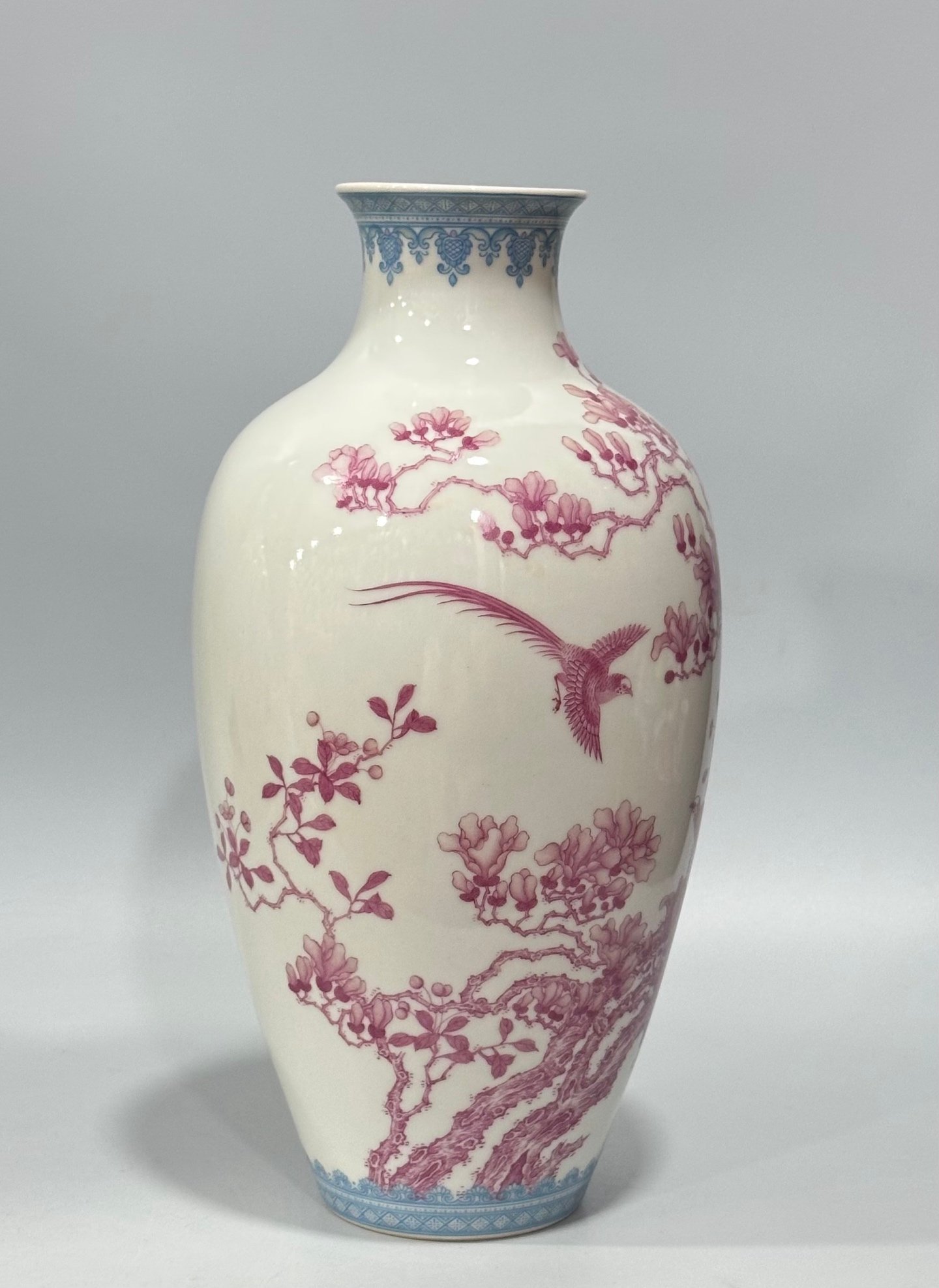 Qing Dynasty Yongzheng Enamel agate red flower and bird poetry vase