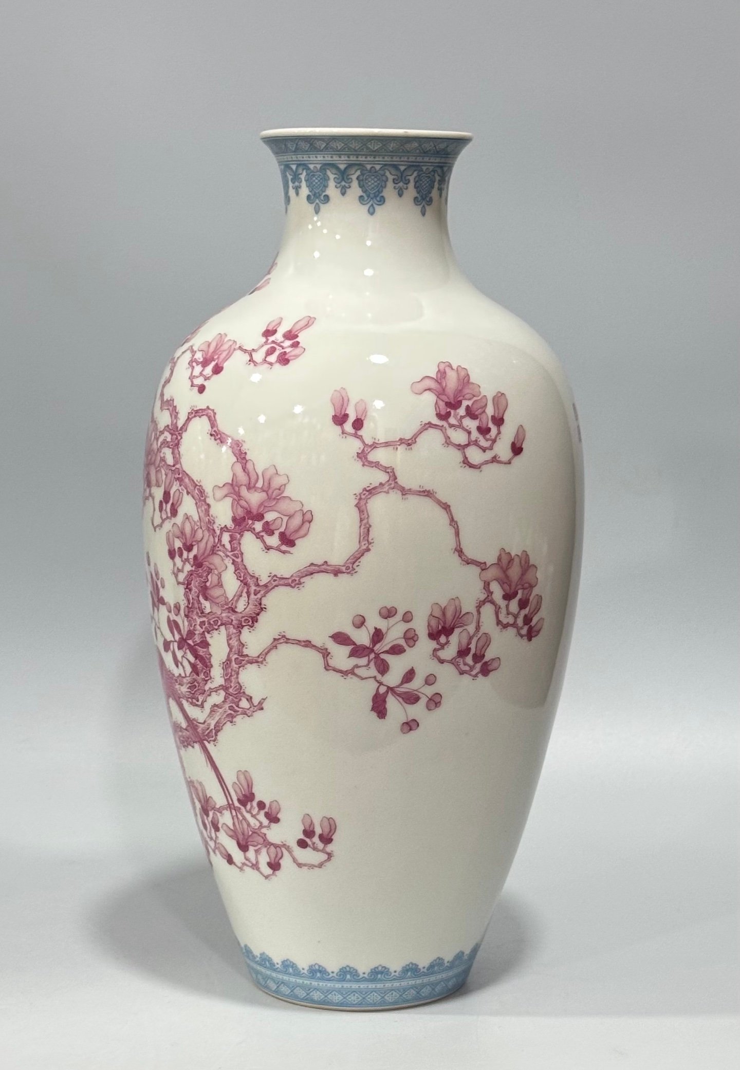 Qing Dynasty Yongzheng Enamel agate red flower and bird poetry vase