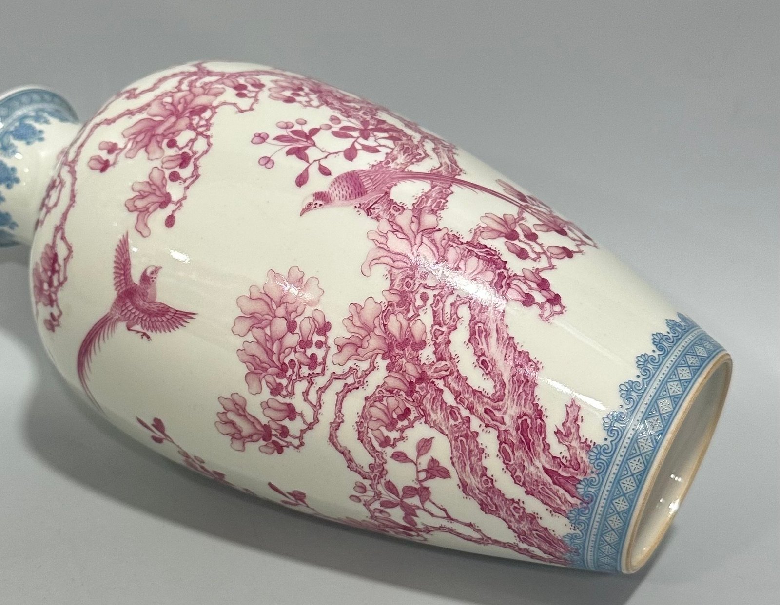 Qing Dynasty Yongzheng Enamel agate red flower and bird poetry vase