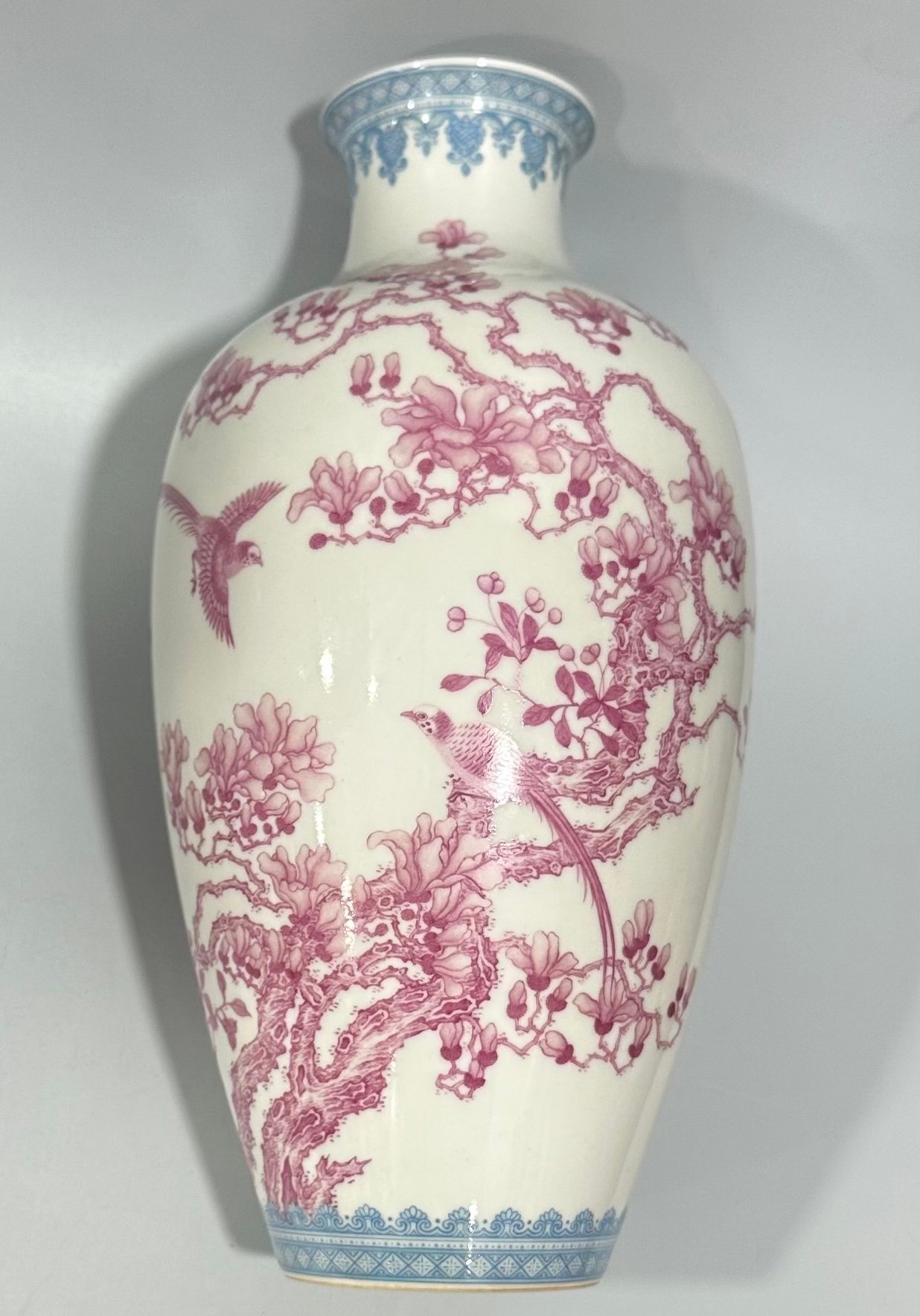 Qing Dynasty Yongzheng Enamel agate red flower and bird poetry vase