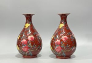 Qing Dynasty Yongzheng Enamel coral red three-dot pattern jade pot spring vase