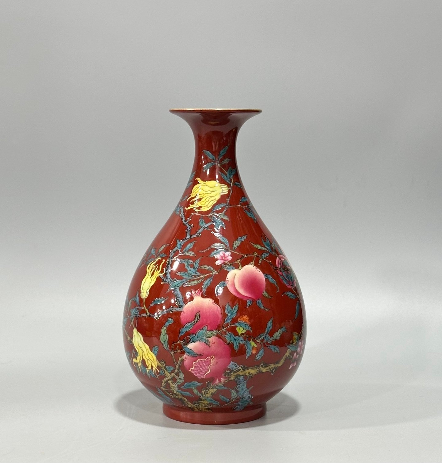 Qing Dynasty Yongzheng Enamel coral red three-dot pattern jade pot spring vase