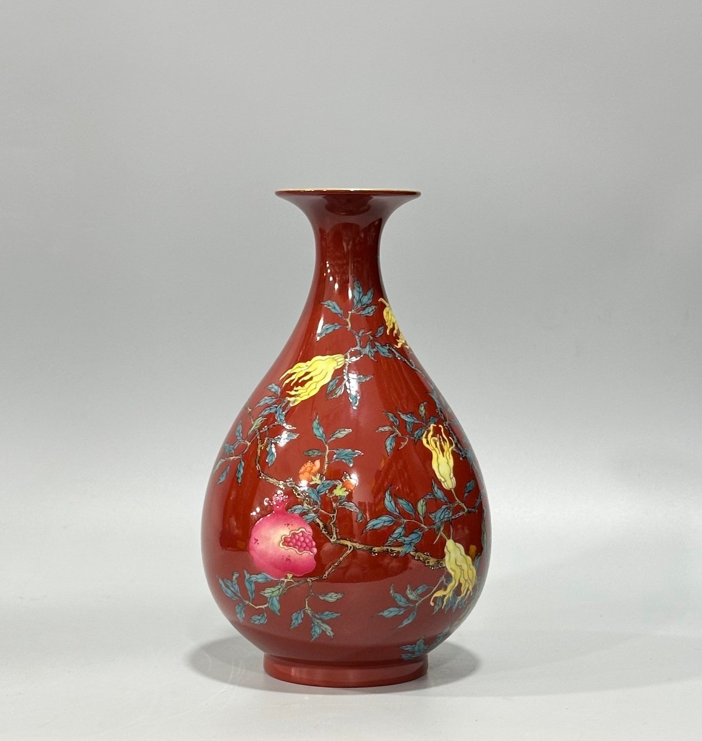 Qing Dynasty Yongzheng Enamel coral red three-dot pattern jade pot spring vase