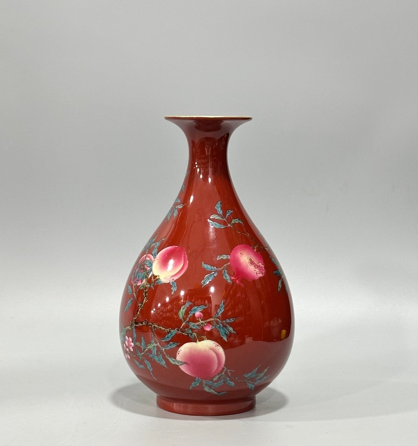 Qing Dynasty Yongzheng Enamel coral red three-dot pattern jade pot spring vase