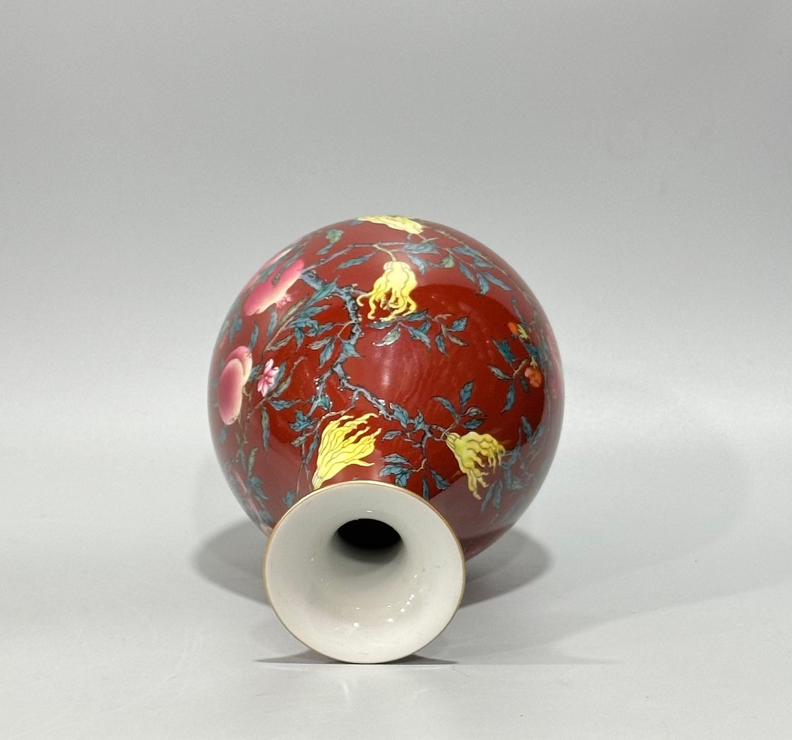 Qing Dynasty Yongzheng Enamel coral red three-dot pattern jade pot spring vase
