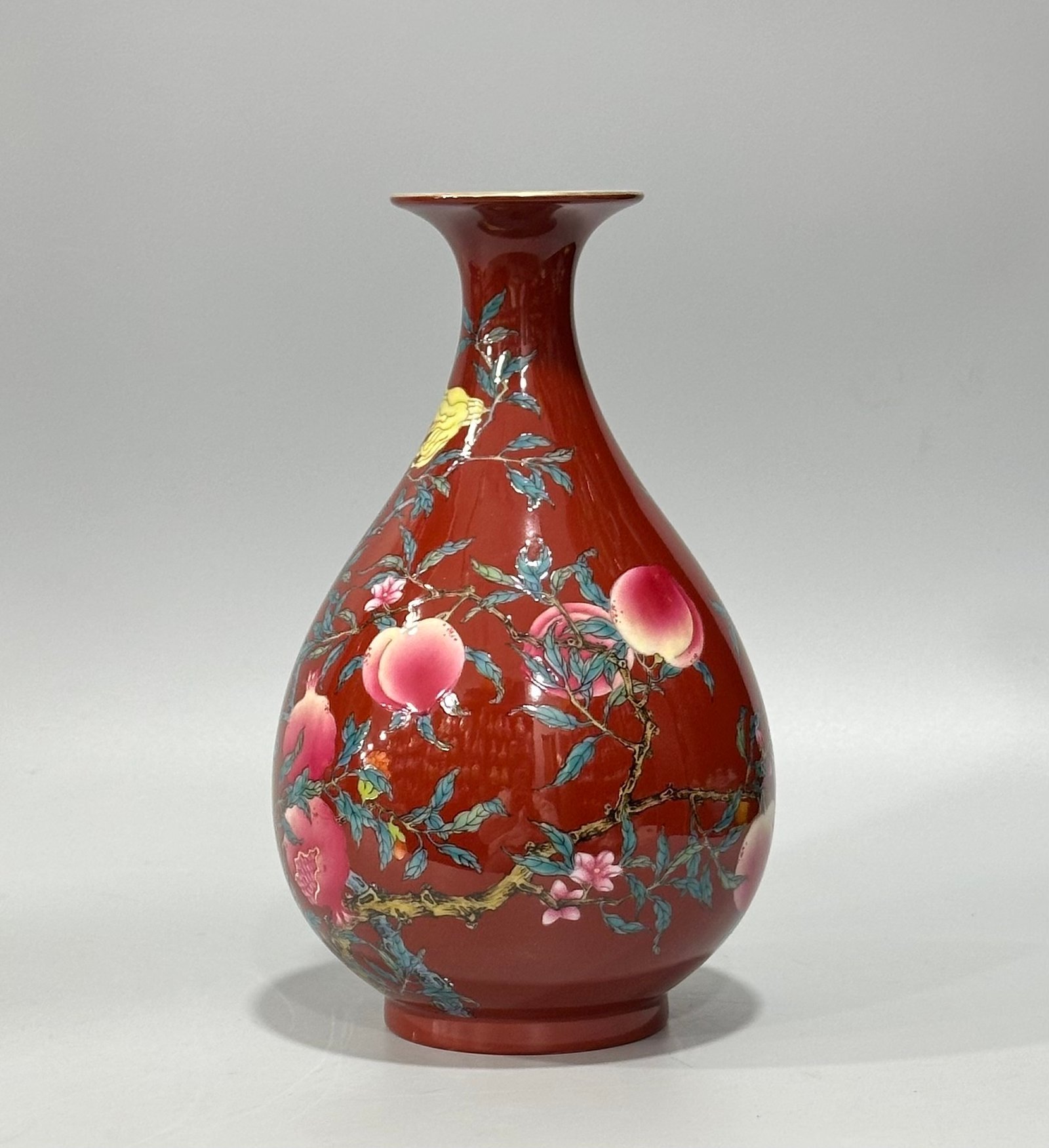 Qing Dynasty Yongzheng Enamel coral red three-dot pattern jade pot spring vase