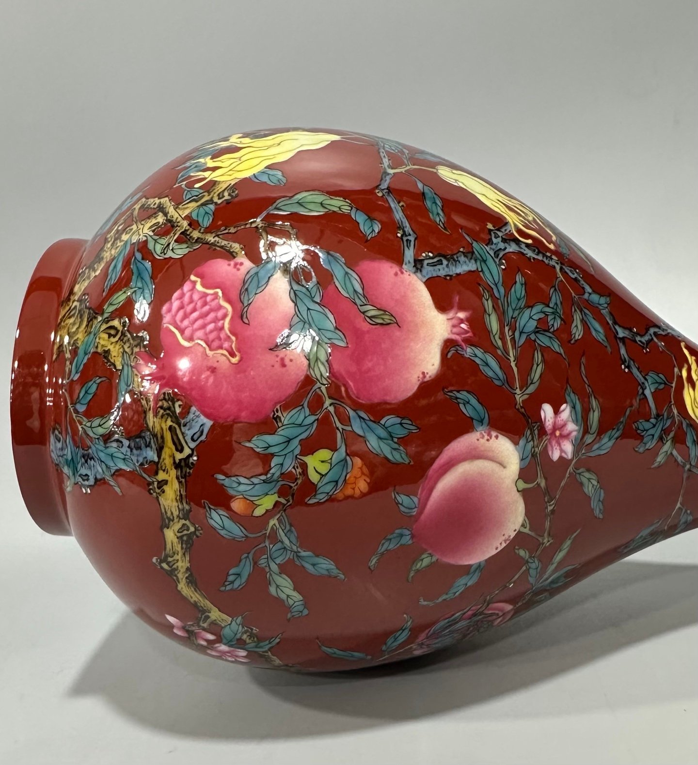 Qing Dynasty Yongzheng Enamel coral red three-dot pattern jade pot spring vase