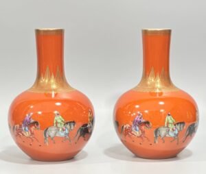Qing Dynasty Yongzheng Small celestial sphere vase with enamel and coral red figures