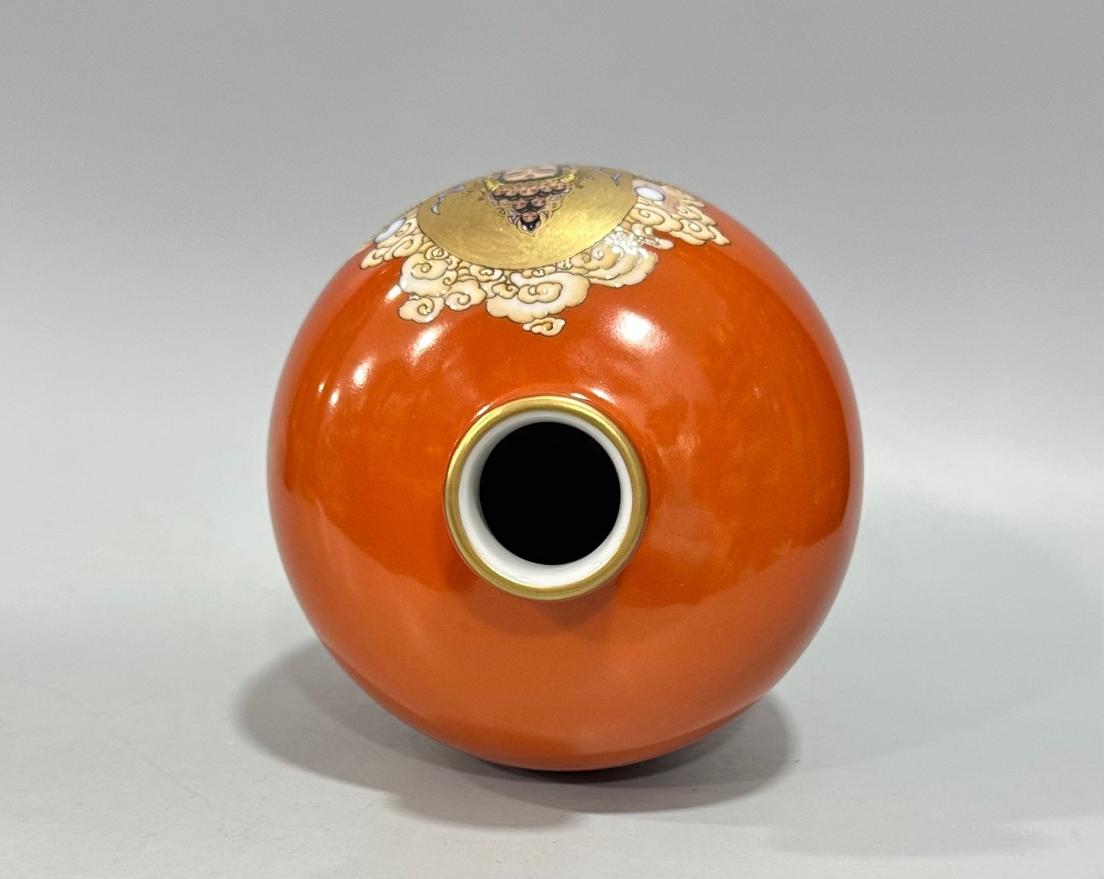 Qing Dynasty Yongzheng Enamel coral red thangka pattern small plum vase