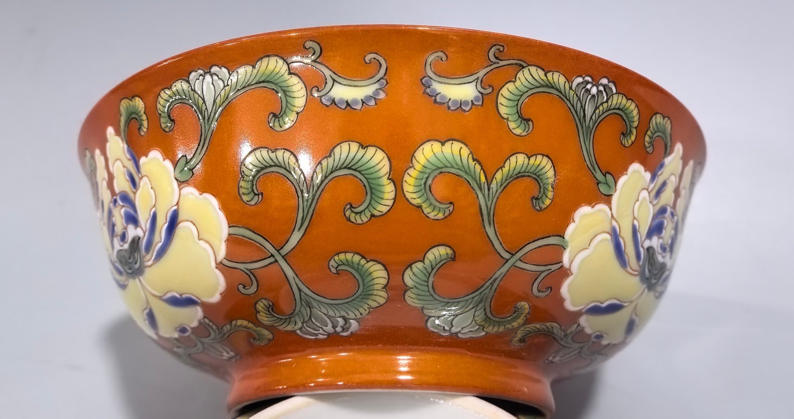 Qing Dynasty Yongzheng Enamel coral red bowl with Tudan pattern