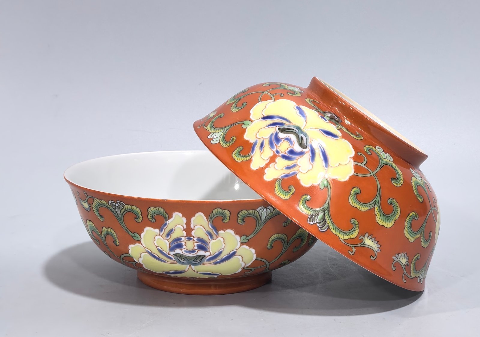 Qing Dynasty Yongzheng Enamel coral red bowl with Tudan pattern