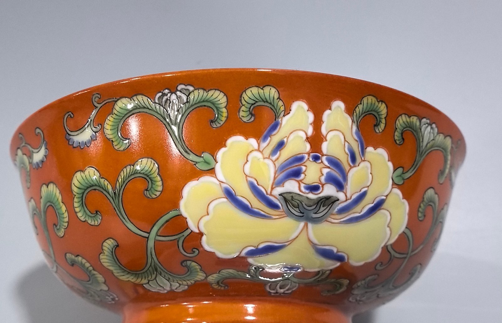 Qing Dynasty Yongzheng Enamel coral red bowl with Tudan pattern