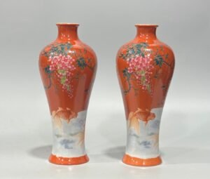 Qing Dynasty Yongzheng Small plum vase with enamel coral red flowers fish and algae poetry