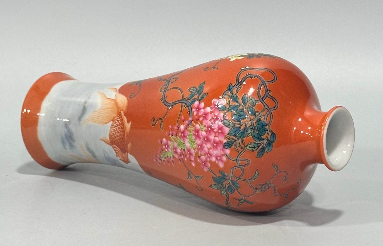 Qing Dynasty Yongzheng Small plum vase with enamel coral red flowers fish and algae poetry