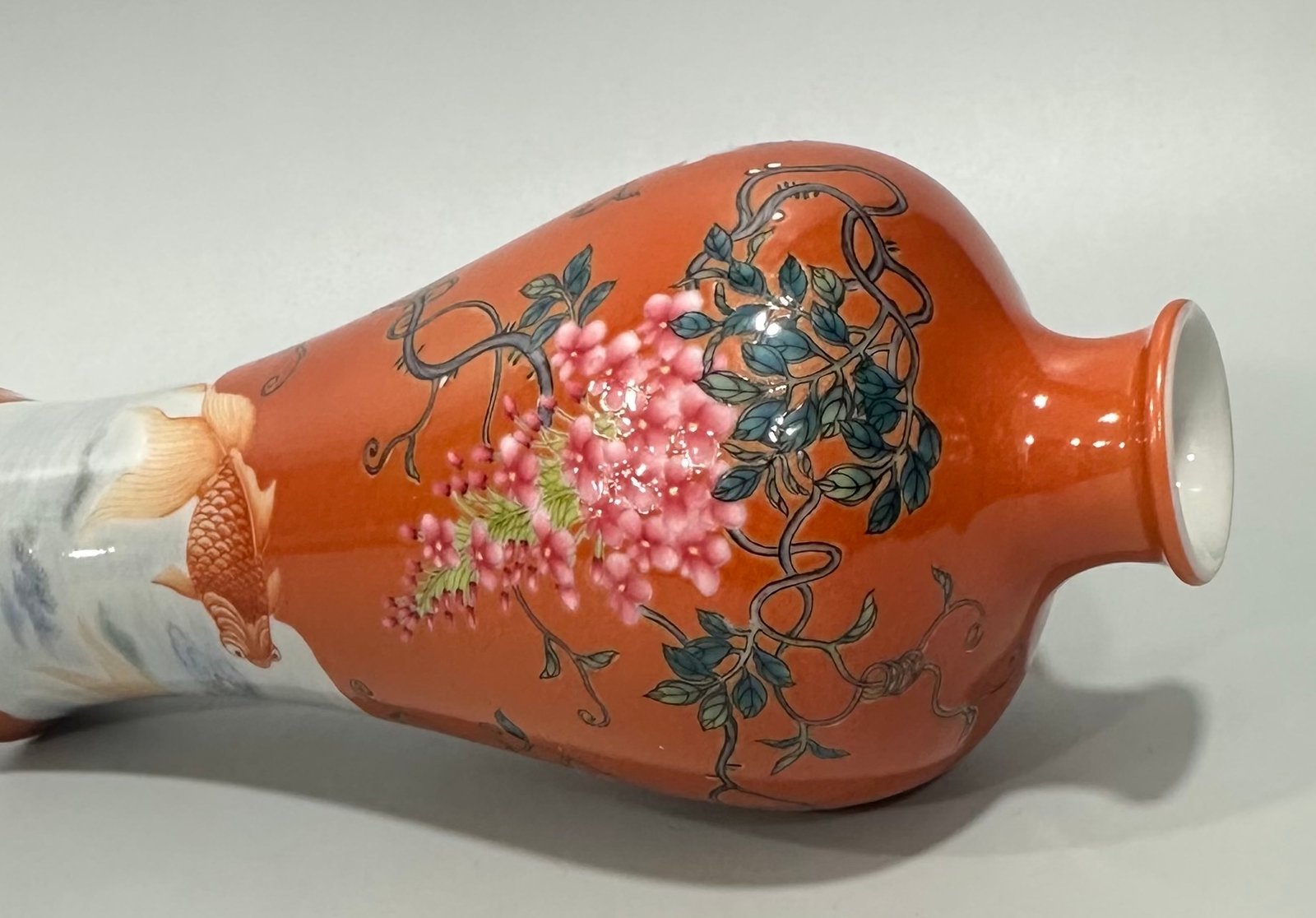 Qing Dynasty Yongzheng Small plum vase with enamel coral red flowers fish and algae poetry
