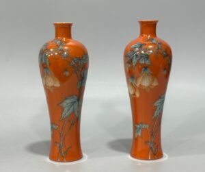 Qing Dynasty Yongzheng Small plum vase with enamel coral red flowers and birds gold-painted poems