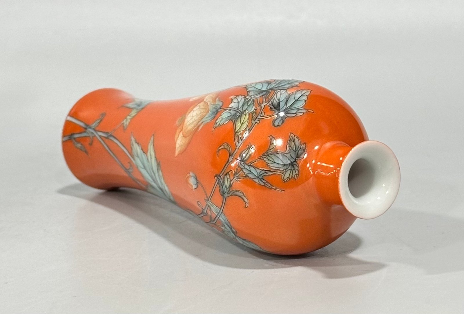 Qing Dynasty Yongzheng Small plum vase with enamel coral red flowers and birds gold-painted poems