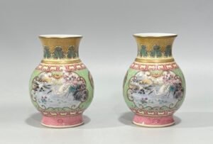 Qing Dynasty Yongzheng A small statue made of enamel and green jade with flowers and branches