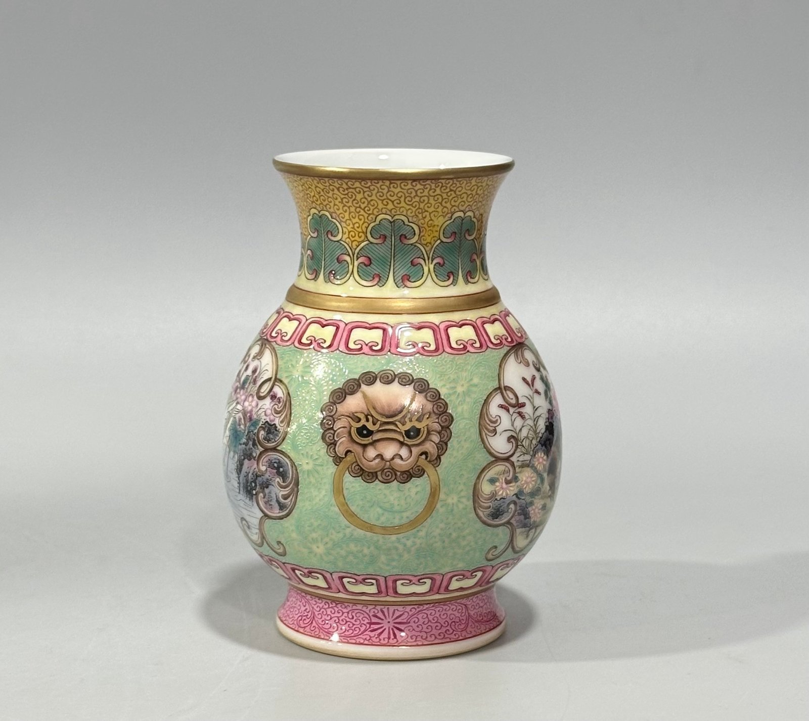 Qing Dynasty Yongzheng A small statue made of enamel and green jade with flowers and branches