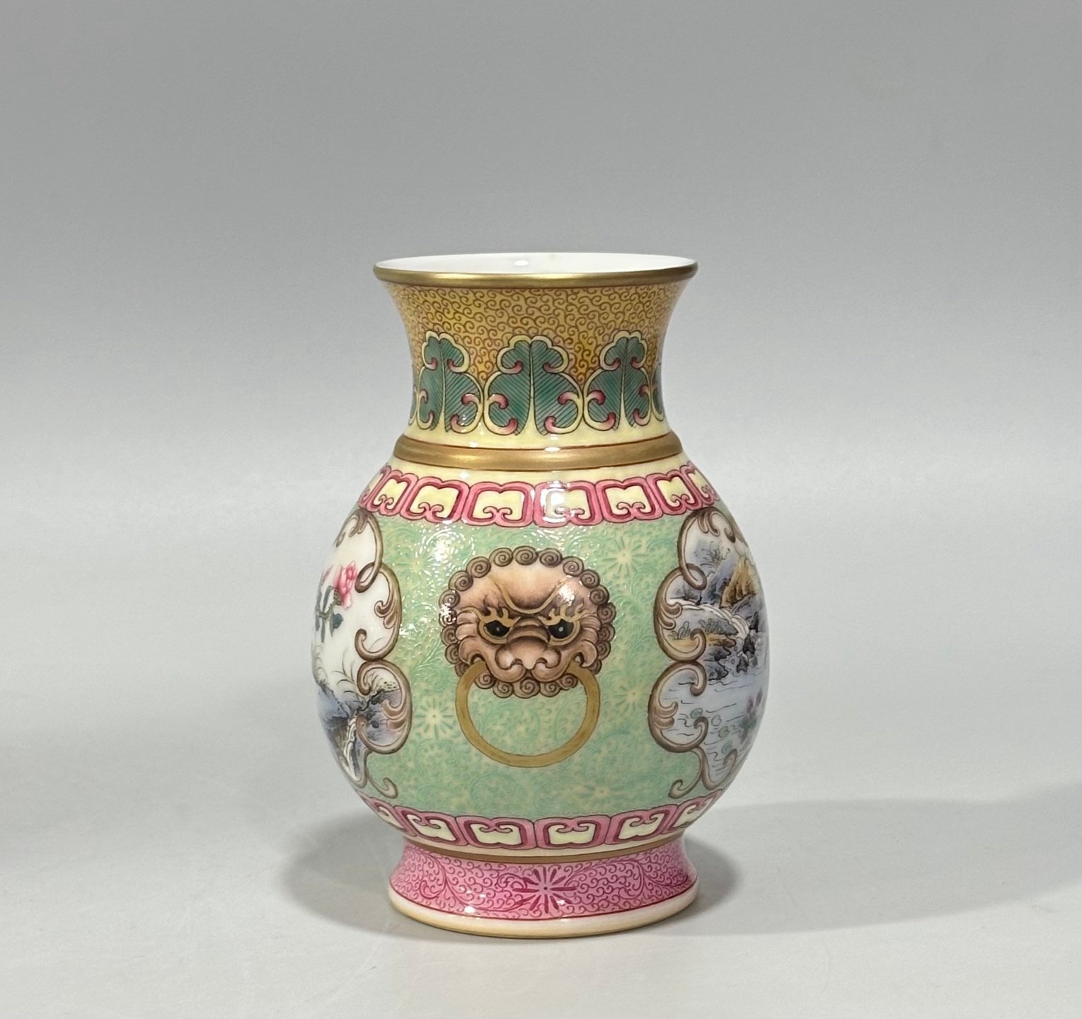 Qing Dynasty Yongzheng A small statue made of enamel and green jade with flowers and branches
