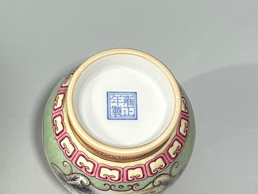 Qing Dynasty Yongzheng A small statue made of enamel and green jade with flowers and branches