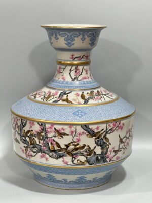 Qing Dynasty Yongzheng Enamel with green edging and a picture of hundreds of birds in the woods