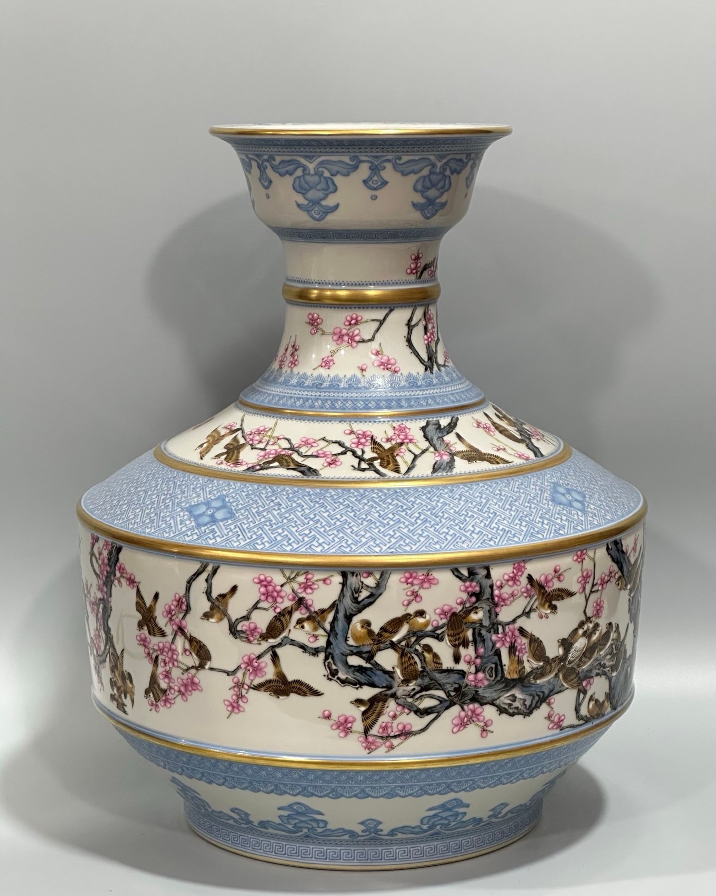 Qing Dynasty Yongzheng Enamel with green edging and a picture of hundreds of birds in the woods