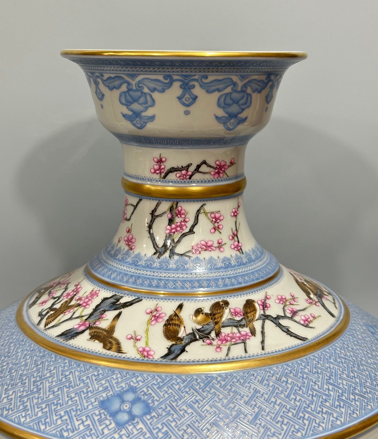 Qing Dynasty Yongzheng Enamel with green edging and a picture of hundreds of birds in the woods