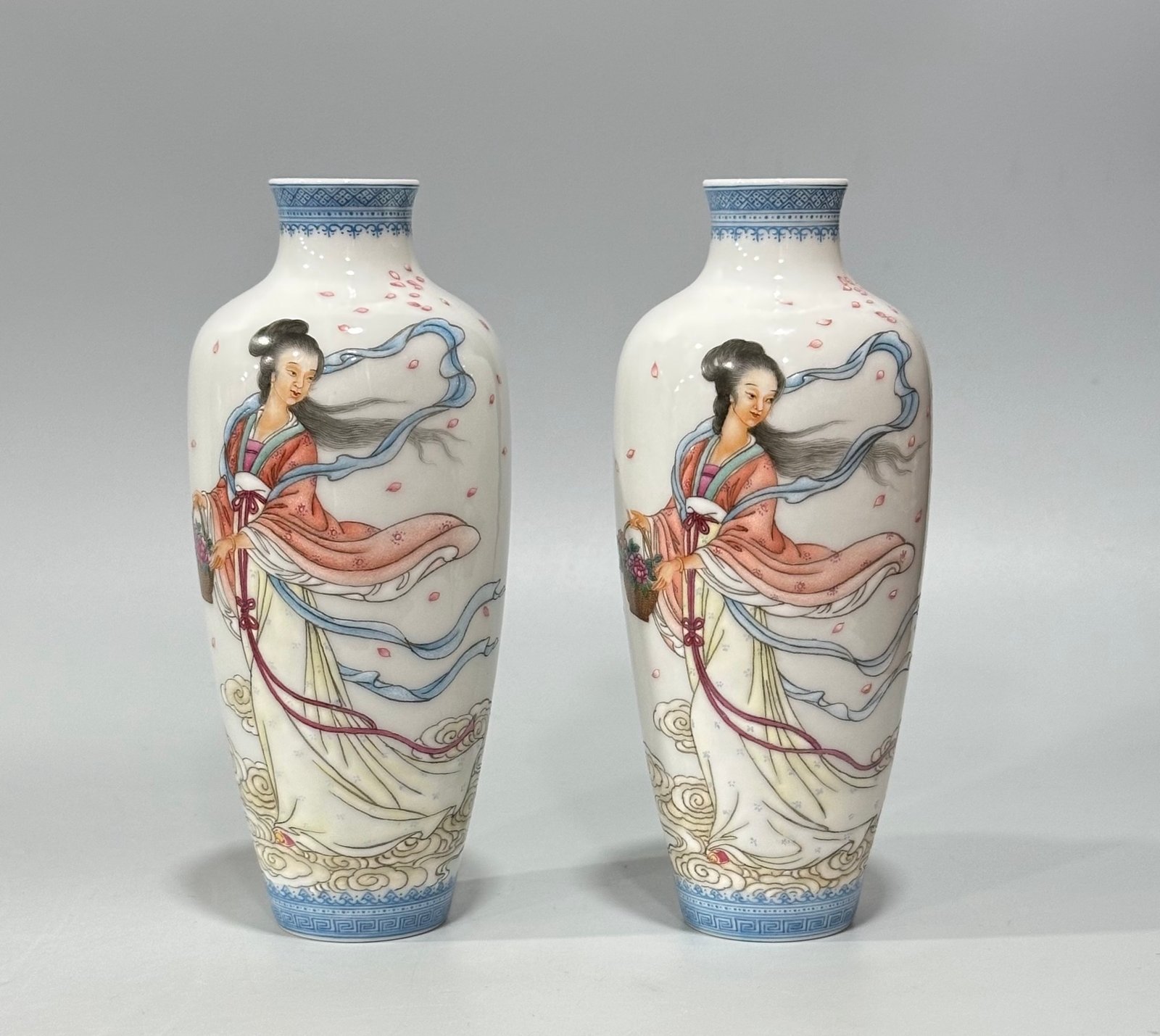 Qing Dynasty Yongzheng Enamel thin vase with green edging figures goddesses and loose pattern